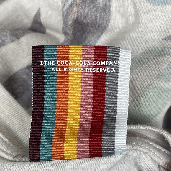 Kith Coca Cola Shirt Womens Size Medium CROPPED/CUT Casaul Comfort‎ - Picture 7 of 11